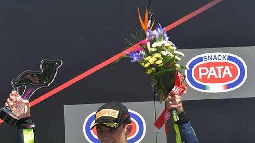 Borja Sánchez, ayer, en el podio de la carrera de Imola.