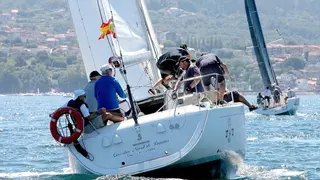 La Regata Rías Baixas mantiene una legión de fieles