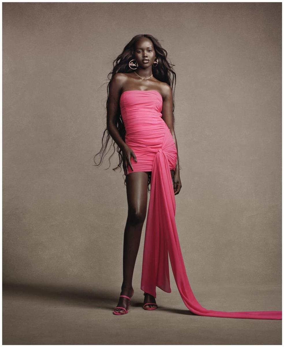 Vestido corto 'Barbie' con maxi lazo de Zara