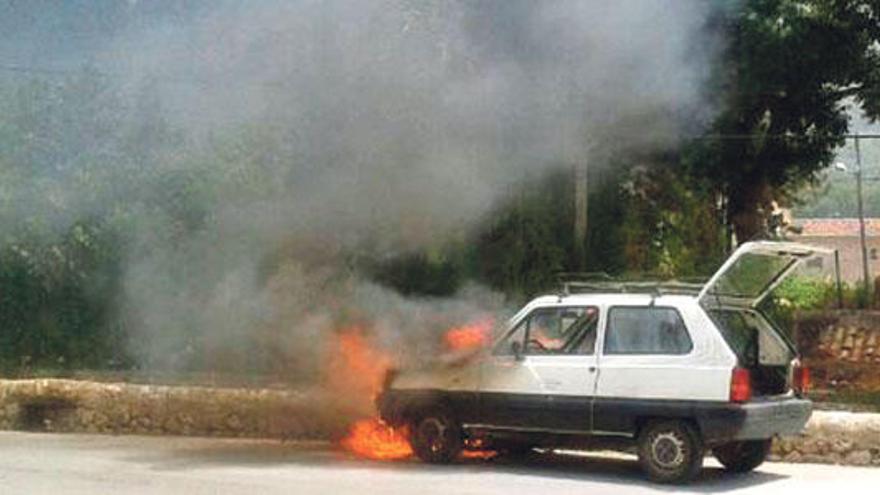 Alarma por el incendio de un coche en Sóller