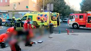 Un accidente en Sevilla entre una moto y un coche deja un herido grave