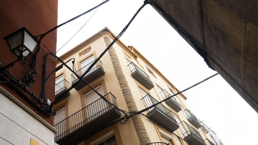 Indignació als carrers Urgell i de la Mel de Manresa després de patir quatre talls elèctrics en dues setmanes