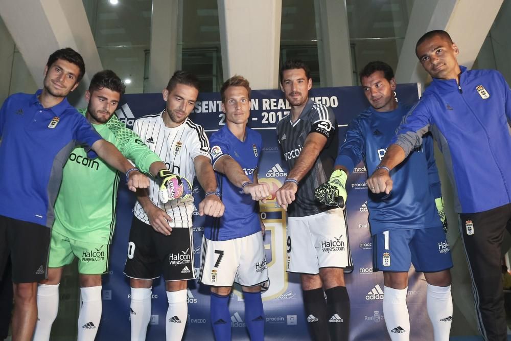 Presentación de la nueva equipación del Real Oviedo