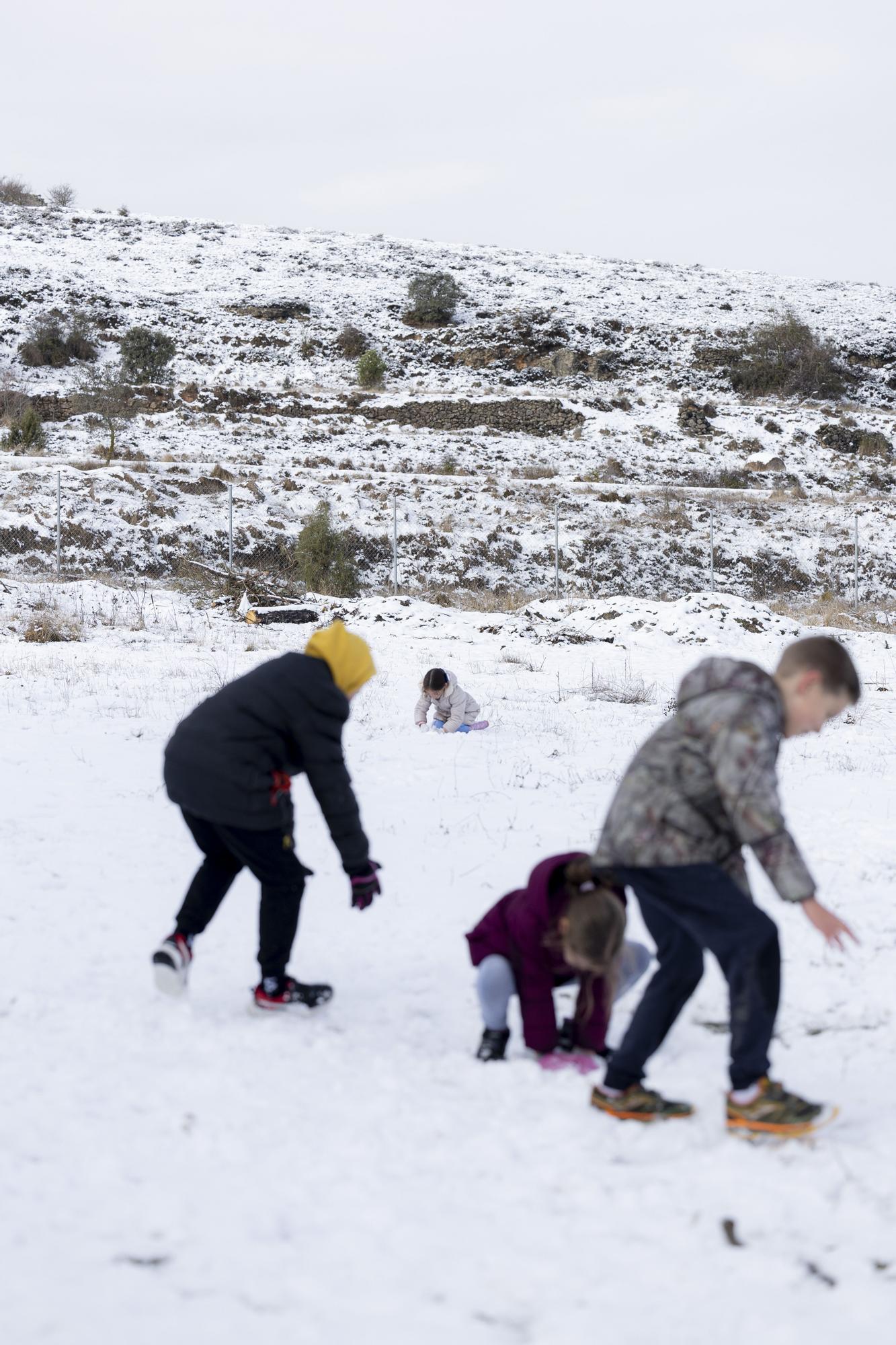 El temporal trae la nieve al interior de Castellón