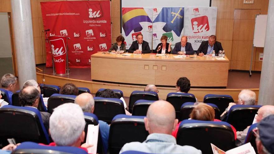 Un momento de la asamblea local de IU celebrada en la tarde de ayer.