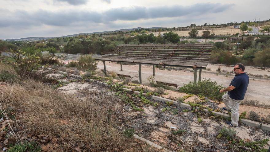 El nuevo urbanizador del plan SUS-A invertirá cinco millones de euros en el rescate del sector para 2.000 viviendas en San Miguel de Salinas