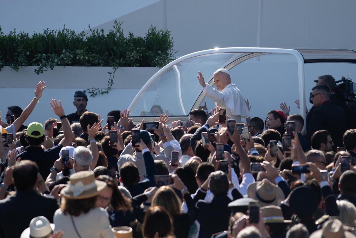 El Papa León XIV llega en papamóvil a la Plaza de Cibeles, a 7 de junio de 2026, en Madrid (España). El Papa León XIV oficia la solemnidad del Corpus Christi en Madrid con una misa y posterior procesión eucarística en el entorno de la capital. La ceremoni