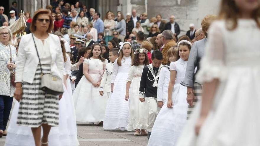 Salida de la procesión del Corpus de Sabugo.