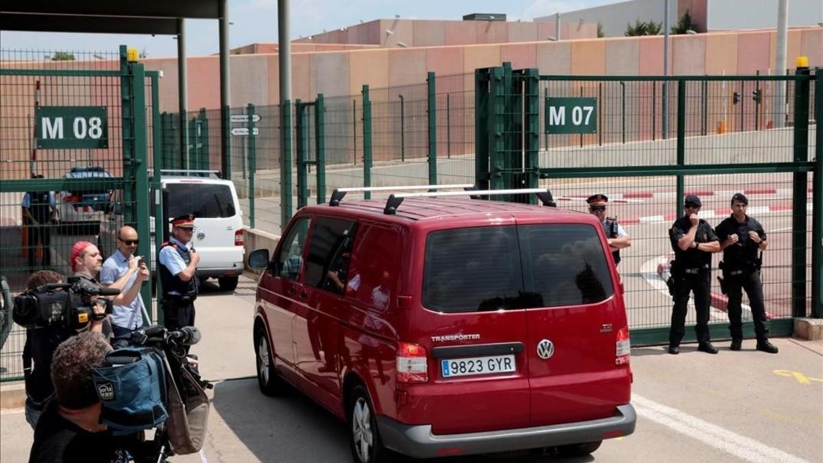 Turull, Forn y Rull ingresan en la cárcel de Lledoners