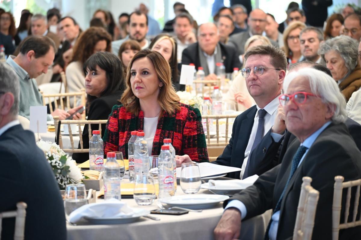 La alcaldesa de València María José Catalá junto al presidente de Feceval Alberto Villanueva.