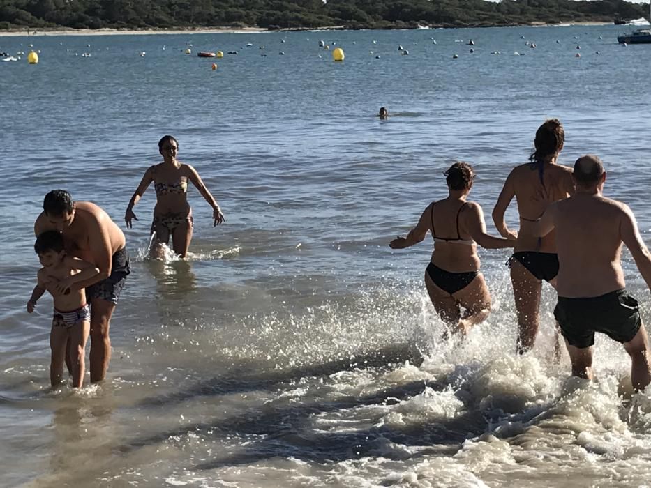 Neujahrs-Anbaden in Colònia de Sant Jordi