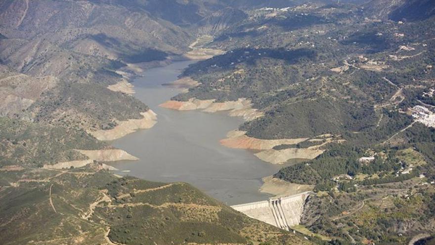 Las dificultades técnicas para poder ampliar el embalse de la Concepción obliga a cambiar la estrategia para garantizar el suministro en el entorno de Marbella. | L. O.