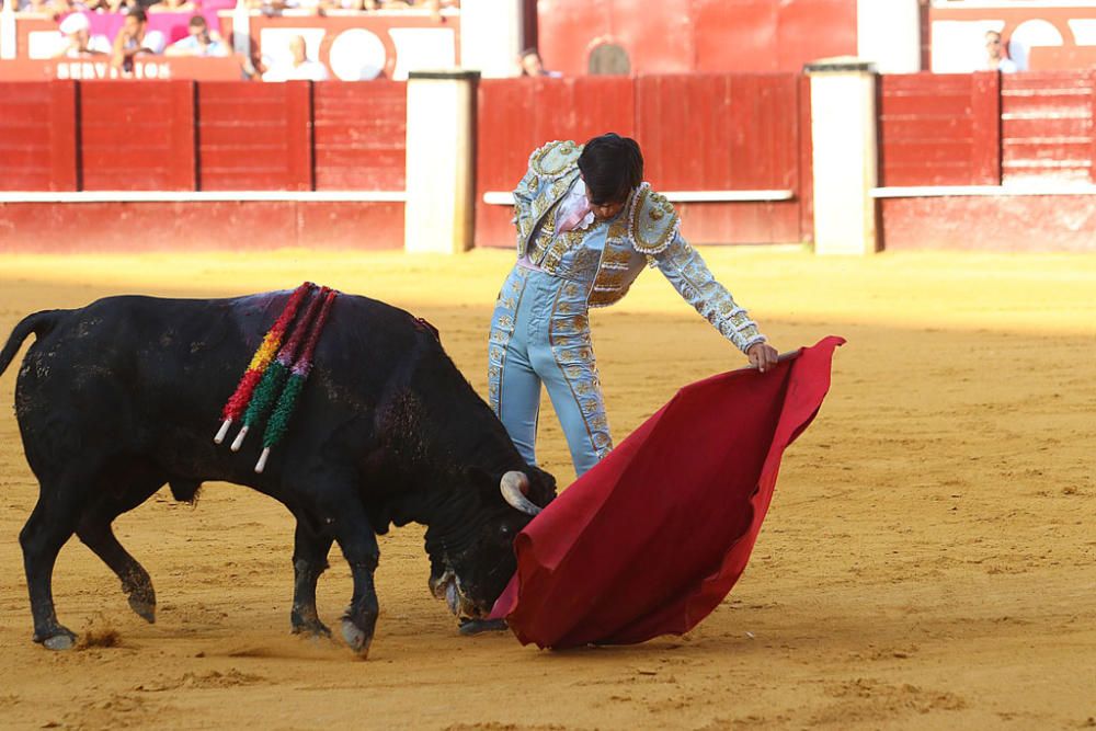 Más de siete mil personas presencian una final del Certamen de Escuelas Taurinas de buen nivel en la que el triunfador fue Miguel Aguilar y en la que también destacó el almeriense Jorge Martínez