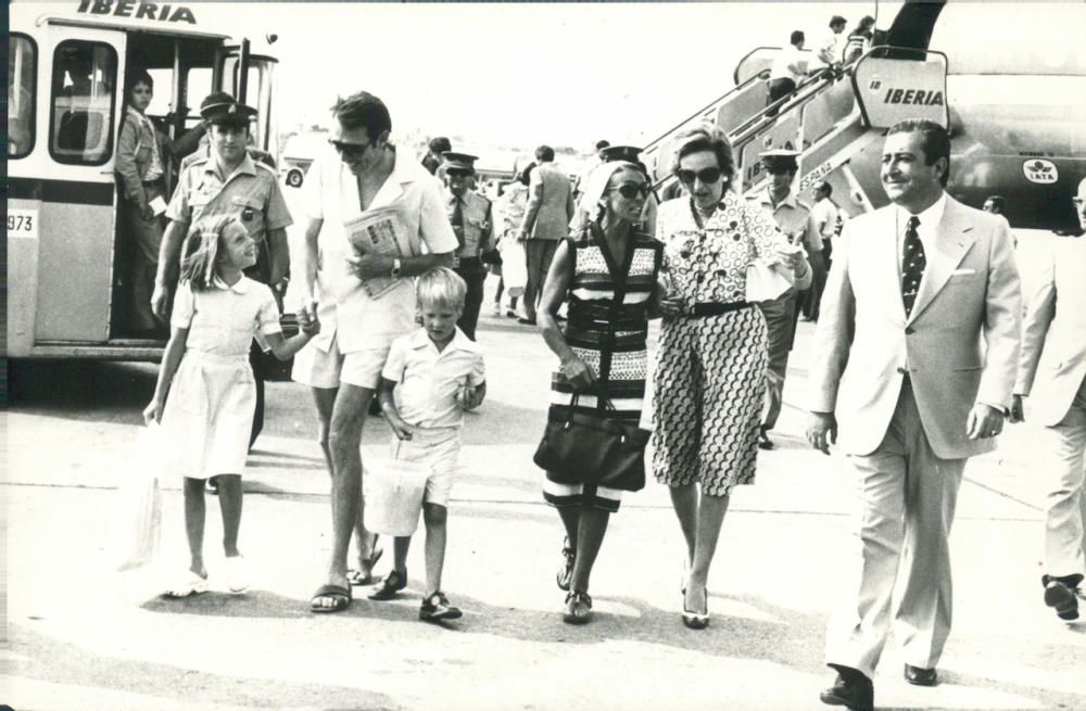 Pilar de Borbón und ihre Familie auf dem Flughafen Mallorca.