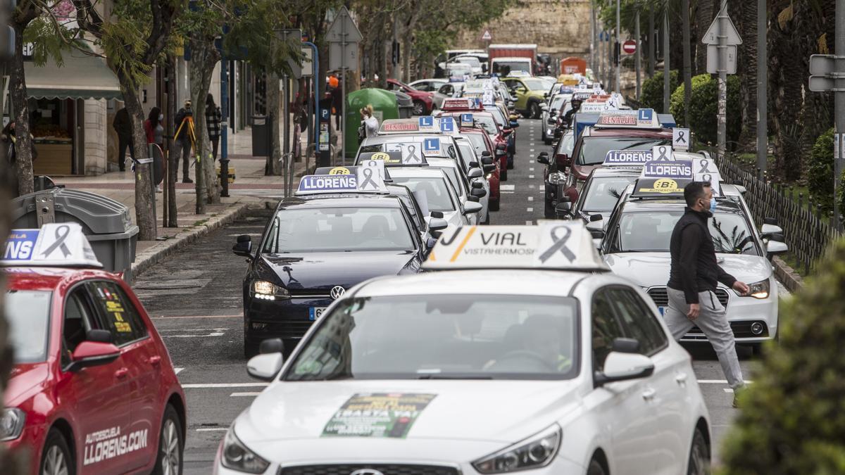 Protesta de las autoescuelas en Alicante