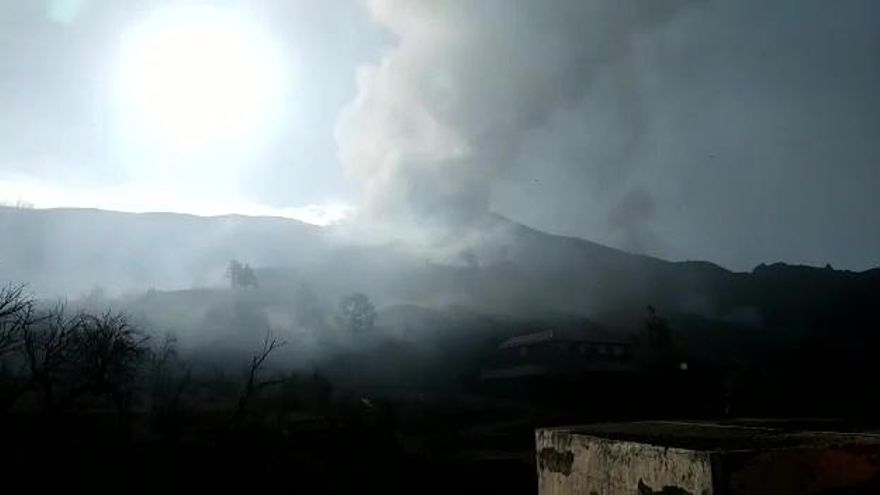 Así es la 'lluvia' de piroclastos del volcán de La Palma