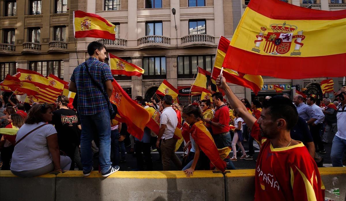 Imágen de la marcha de los no Independentistas en Via Laietana