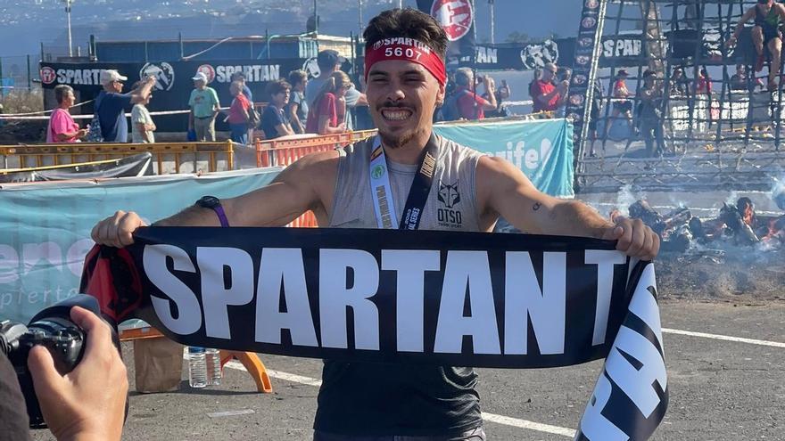 Imatges de Pau Nacenta en la seva iniciativa solidària a Tenerife i el segon lloc a la Beast de la Tenerife Spartan Trifecta Weekend 2023