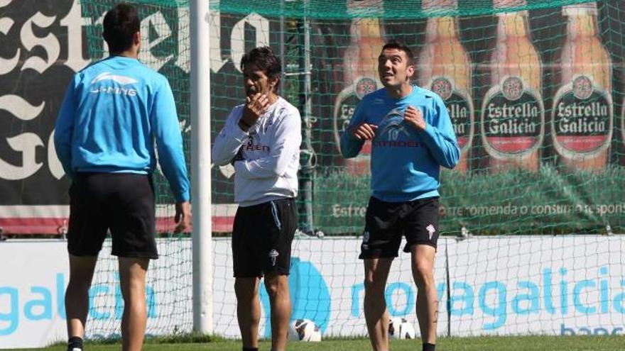 Aspas,Túñez y Miguel Peiró, ayer. // Ricardo Grobas