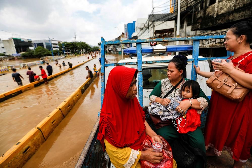 Al menos 16 muertos por las inundaciones en Indonesia