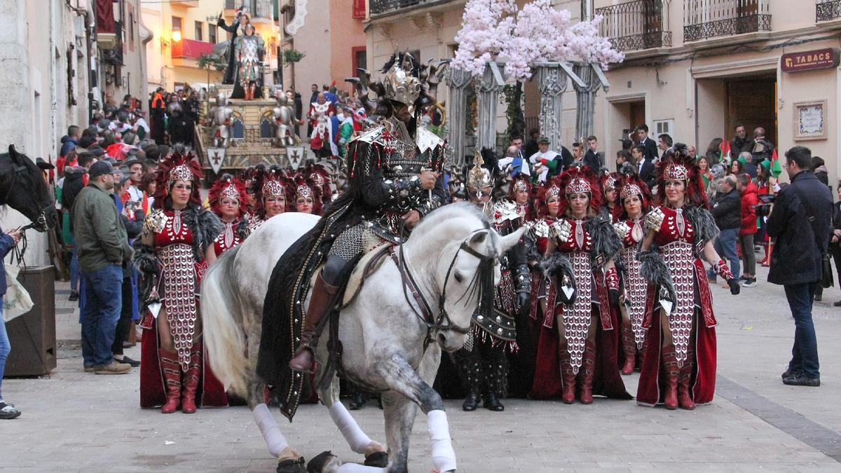 La entrada de Moros y Cristianos tiene lugar el sábado, dentro de las fiestas de Sant Blai de Bocairent.