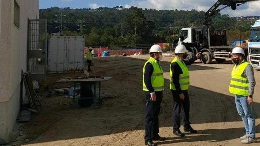 El alcalde de Vilaboa visita la subestación eléctrica de Bértola