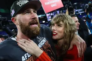 Taylor Swift y Travis Kelce, cronología de un noviazgo planetario con 'show' en la Super Bowl
