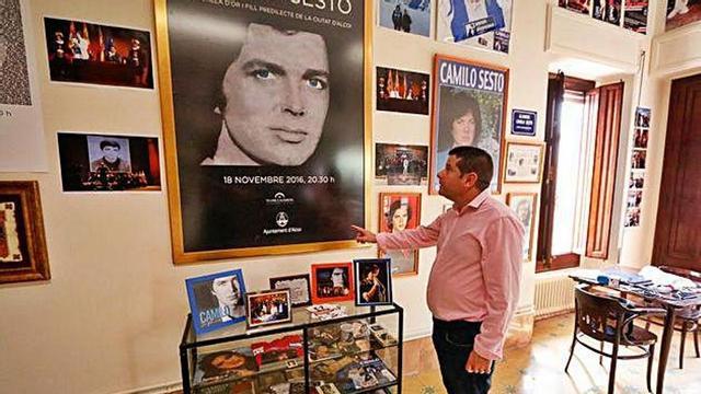La sede del Club de Fans en Alcoy, donde se conservan numerosos objetos relacionados con la vida y obra de Camilo Sesto.
