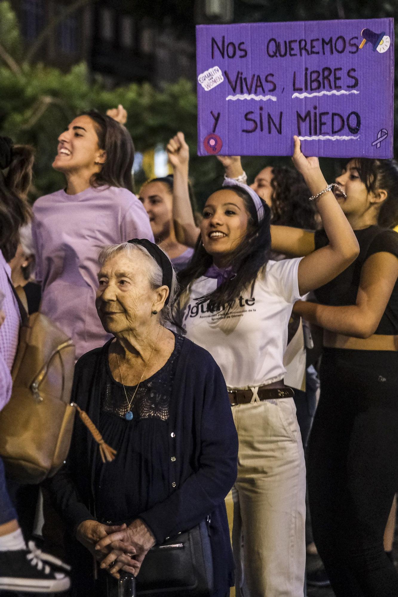 Manifestación por el Día Internacional de la Eliminación de la Violencia contra las Mujeres