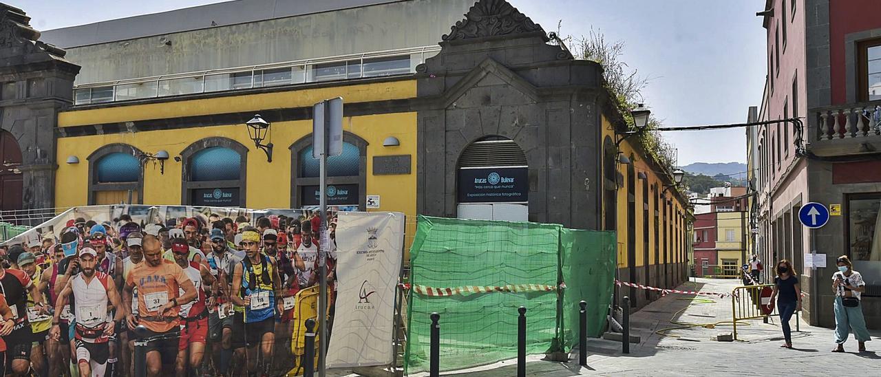 Imagen de las obras en la calle Panchito Hernández, ayer, junto al antiguo mercado de Arucas.