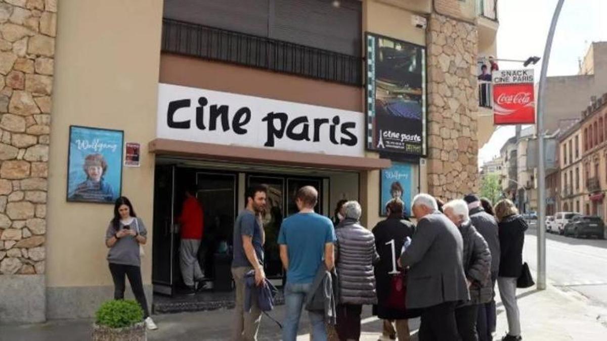 El Cine Paris de Solsona un dia de sessió