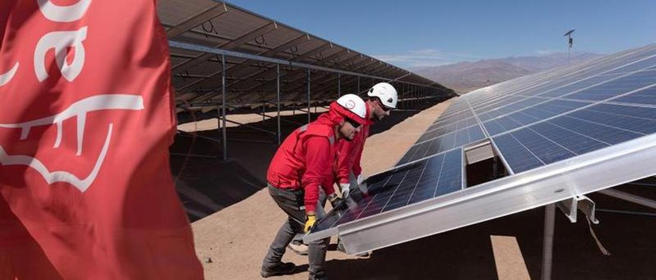 Acciona tiene macroplantas solares por todo el mundo y pone la mirada en Castellón, con planes en Morella y El Toro.