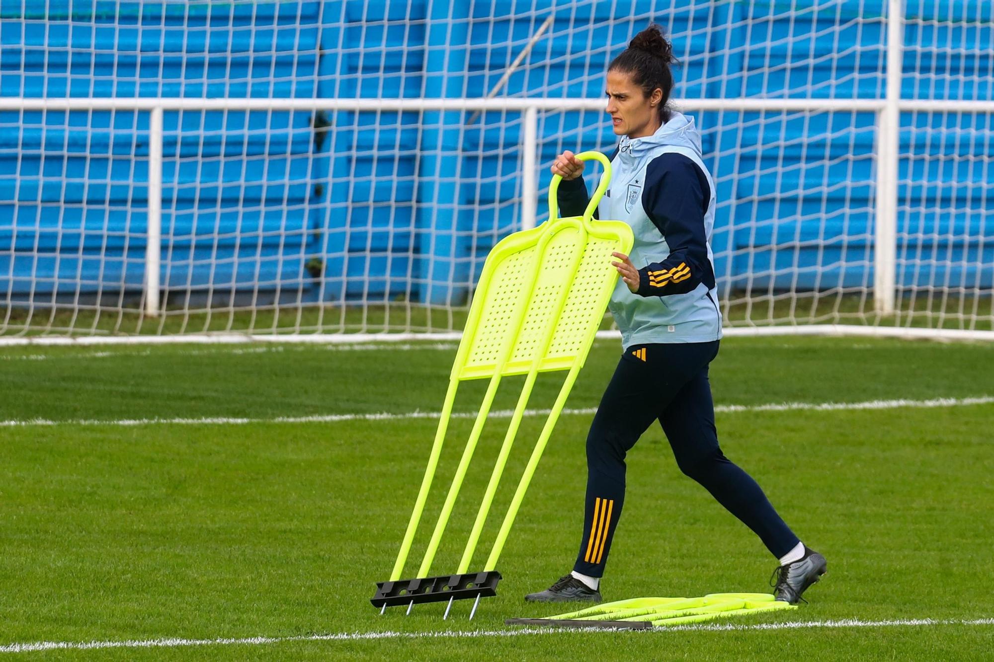 Las imágenes del histórico entrenamiento de la selección española femenina en Burgáns