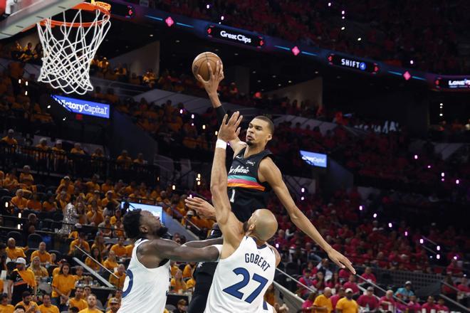 Wembanyama rompe el récord de tapones en playoffs y Edwards le arruina la fiesta: "Nadie se esperaba que jugase"