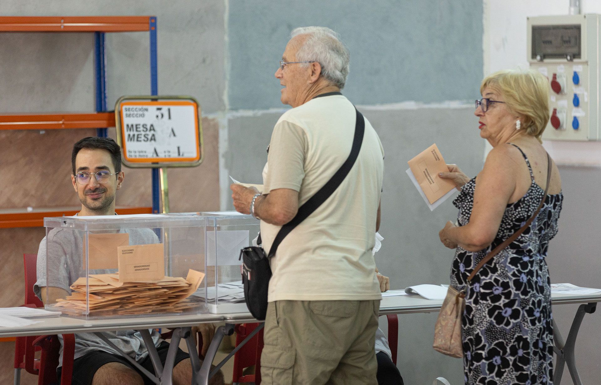 Jornada de papeletas y abanicos en Alicante