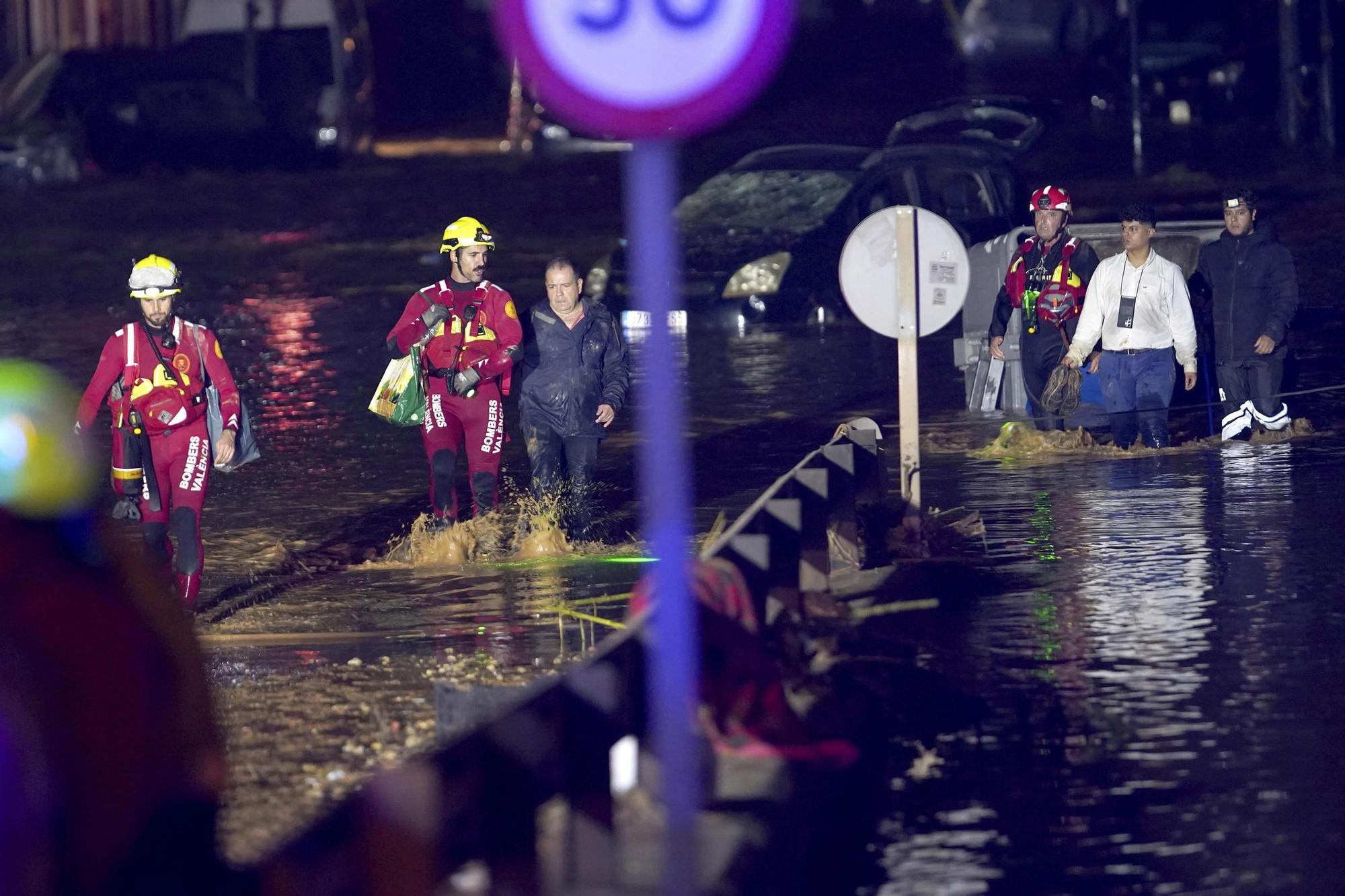 Emergency crew rescue residents after they were trapped in their homes following flooding in Valencia, Wednesday, Oct. 30, 2024. (AP Photo/Alberto Saiz)