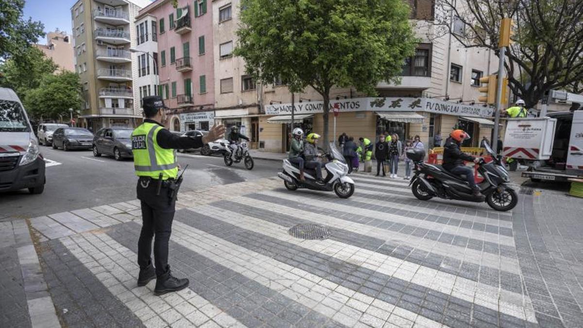 La rotonda de doble sentido en la Plaza de las Columnas