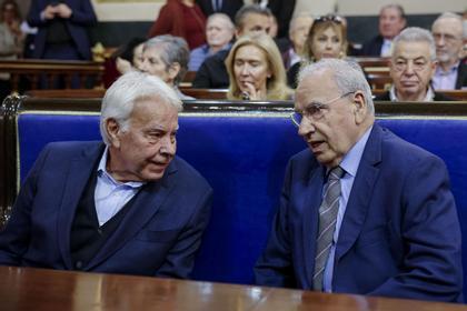 Felipe González, en el homenaje a Javier Lambán en el Senado