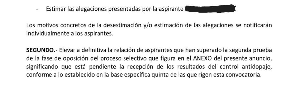 El anuncio público del tribunal, aceptando las alegaciones, se refiere a David como "la" aspirante