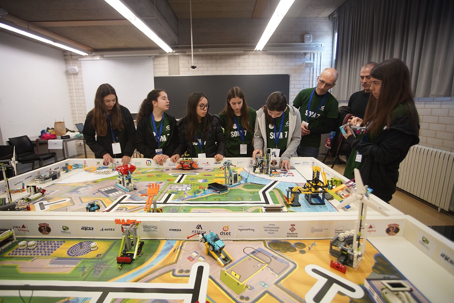 Les imatges de la «First Lego League» a Girona