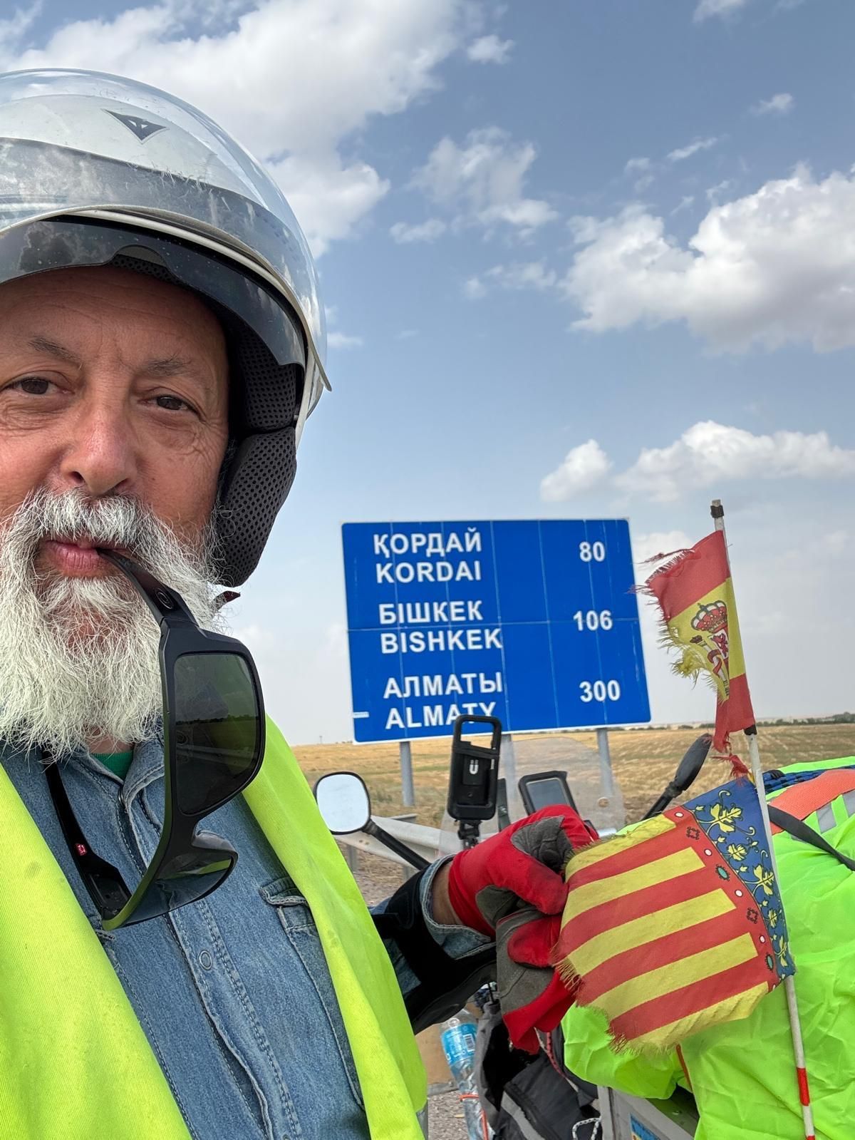Diario de bitácora de una aventura en Vespino: Así ha compartido Valentín Salvador su aventura en Insatgram