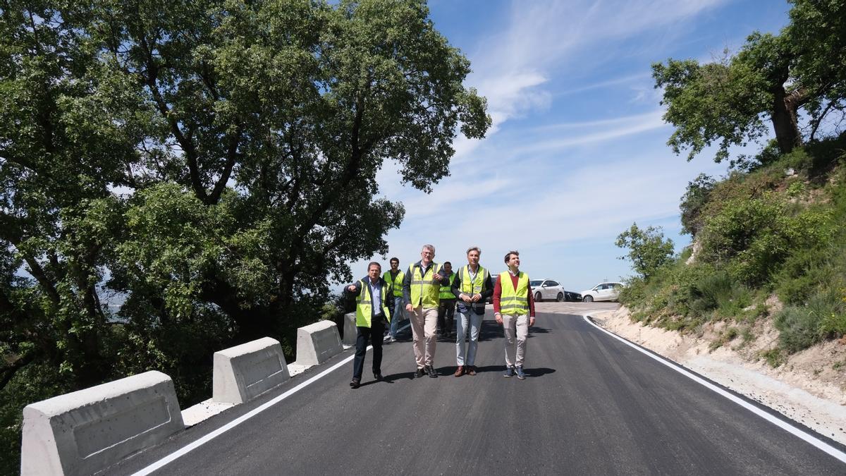 Aspecto actual de la carretera hacia el Santuario de la Virgen de la Sierra de Cabra tras los trabajos de urgencia.