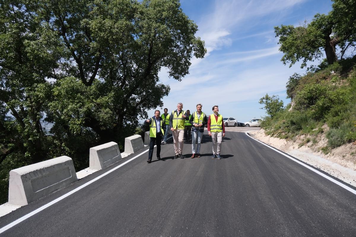 Aspecto actual de la carretera hacia el Santuario de la Virgen de la Sierra de Cabra tras los trabajos de urgencia.