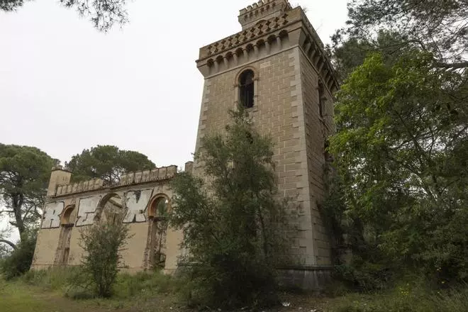 Este es el estado en el que se encuentra "Villa Carmen", propiedad privada enclavada en Castelló de Rugat