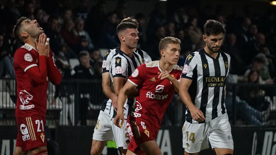 Un córner condena al Real Murcia en Castellón (1-0)