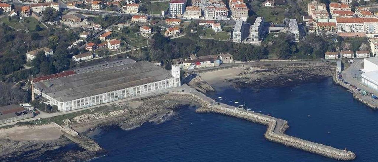 Imagen aérea del ámbito de O Salgueirón en el que Residencial Marina Atlántica pretendía construir y explotar un puerto deportivo. // G.Núñez