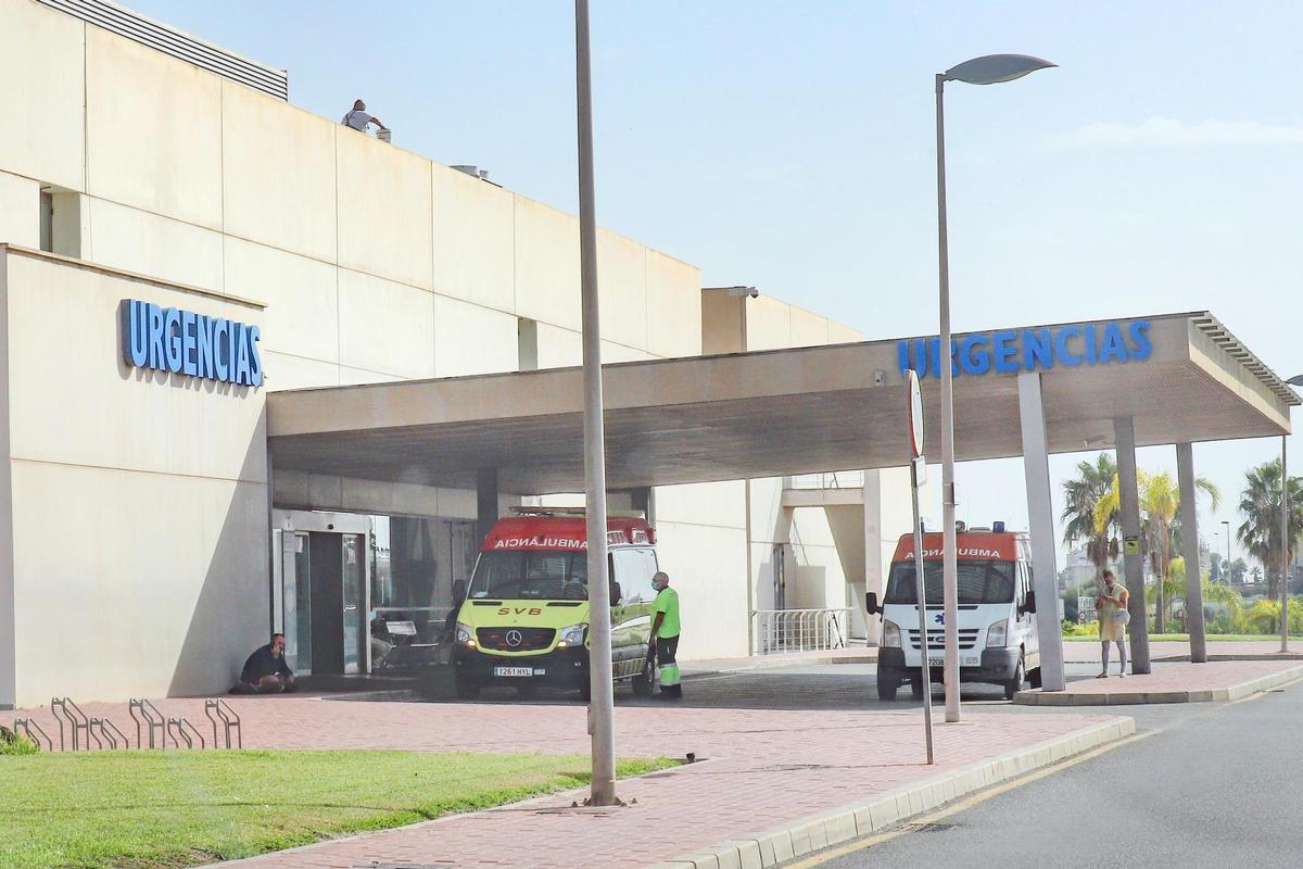 Acceso a la puerta de Urgencias del Hospital Universitario de Torrevieja