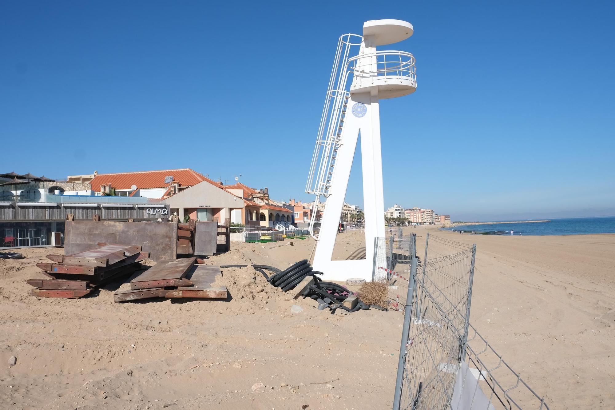 Obras de rehabilitación de la senda peatonal de La Mata en Torrevieja