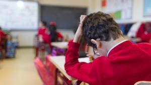 Niños de primaria en una clase.