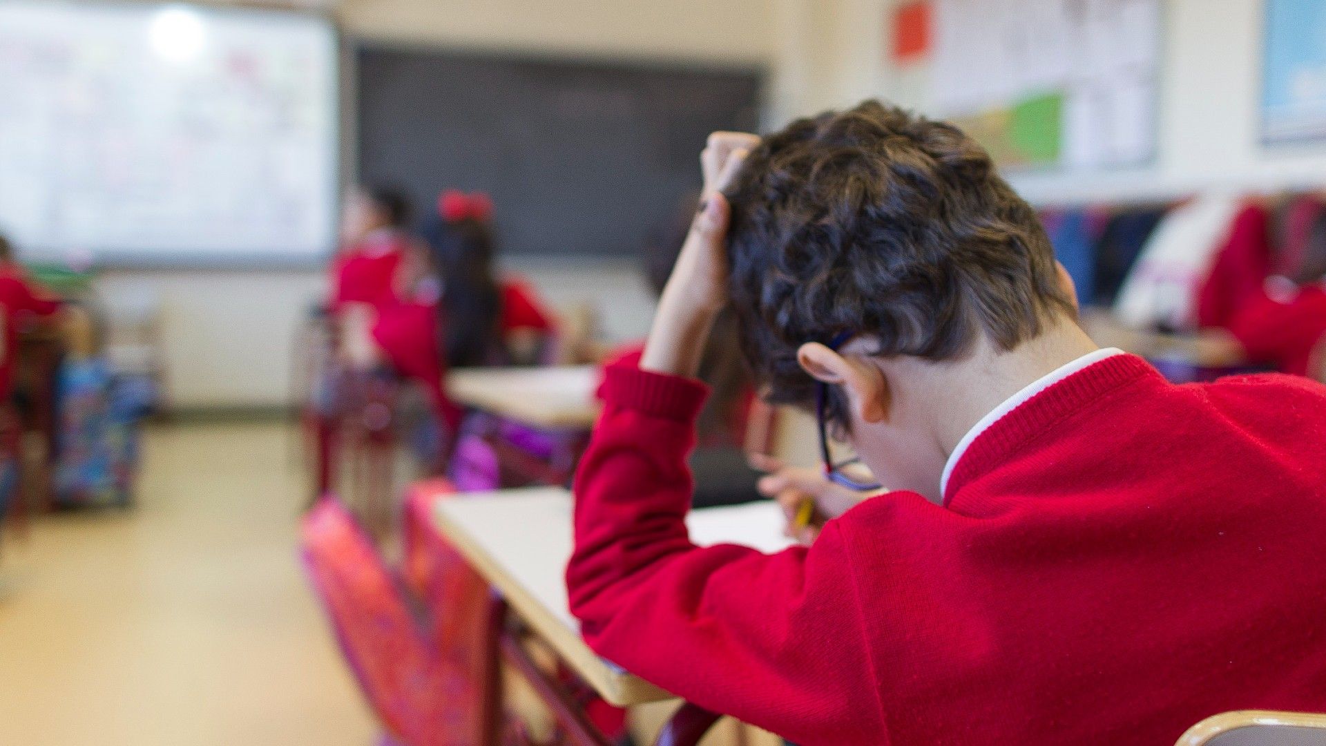 Niños de primaria en una clase